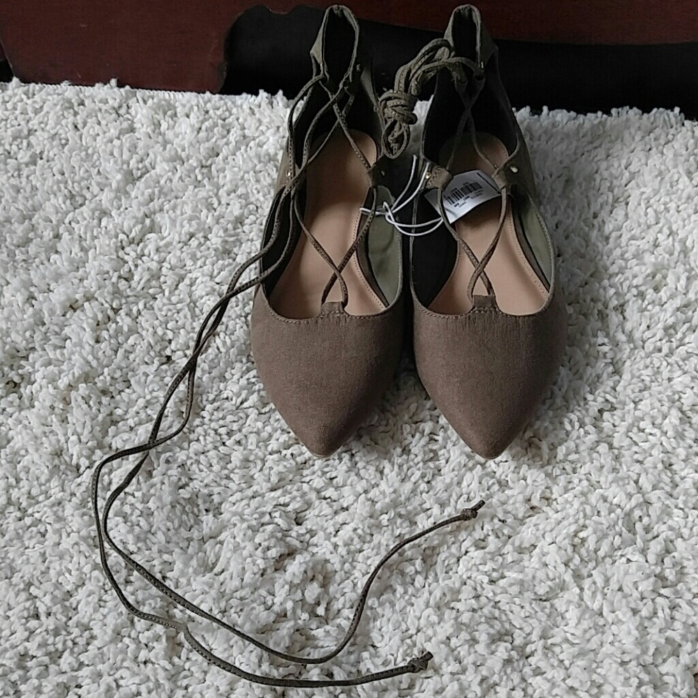 Pointed toe lace up flats